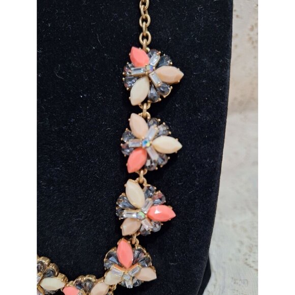 NWT J.Crew Gold-Tone Statement Necklace With Coral & Cream Floral  Motif - Picture 3 of 8